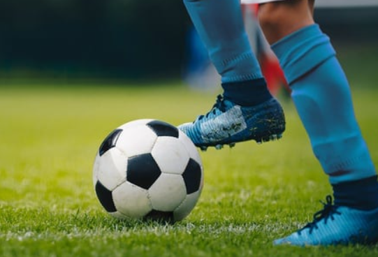 Dribbling dengan Perlindungan Bola
