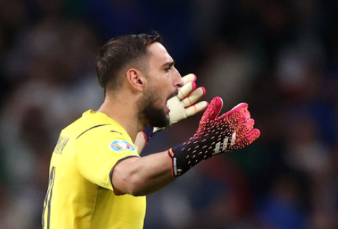 rahasia-di-balik-sarung-tangan-kiper-profesional