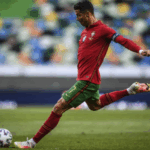 cara-menendang-bola-dengan-kekuatan-maksimal
