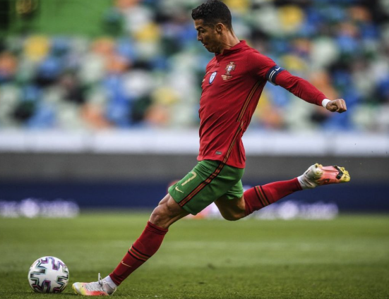 cara-menendang-bola-dengan-kekuatan-maksimal