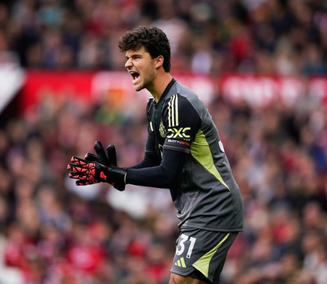pemain-kiper-legendaris-mu-ini-memuji-tinggi-senne-lammens
