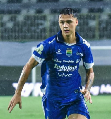 eliano-reijnders-diamkan-komentar-jeje-penerjemah-sty